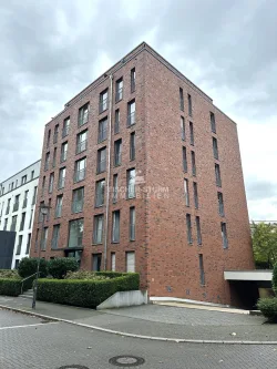 Außenansicht - Wohnung mieten in Düsseldorf - Düsseldorf-Ludenberg: Balkonwohnung am Waldrand mit 2 Bädern + TG-Platz!