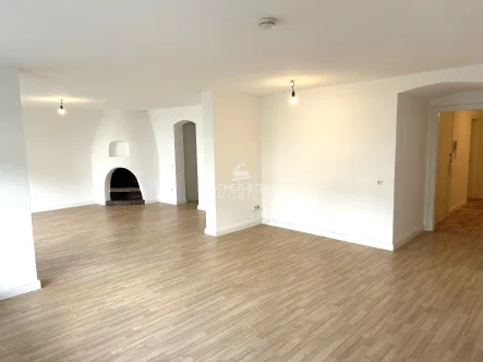 Wohn-Esstrakt mit Kamin - Wohnung mieten in Düsseldorf - Düsseldorf-Düsseltal! Frisch renovierte 3-Zimmer-Balkonwohnung mit PKW-Stellplatz!