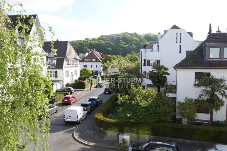 Blick auf den Grafenberger Wald - Wohnung mieten in Düsseldorf - Düsseldorf-Grafenberg: 4-Zimmer-Wohnung mit Einbauküche, Balkon und Garage in bevorzugter Lage!