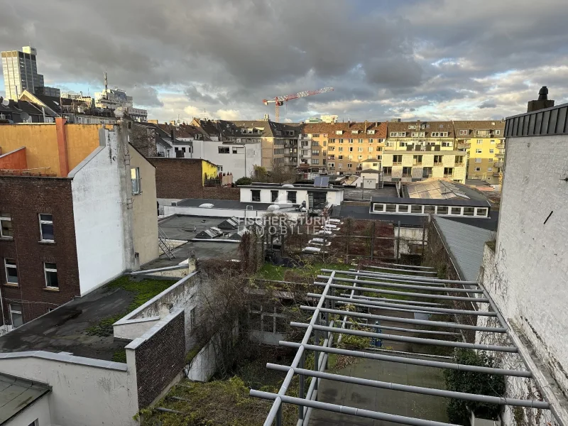 Blick vom Balkon - Wohnung mieten in Düsseldorf - Düsseldorf-Innenstadt! Große 4-Zimmer-Wohnung mit 2 Balkonen Nähe Fürstenplatz!