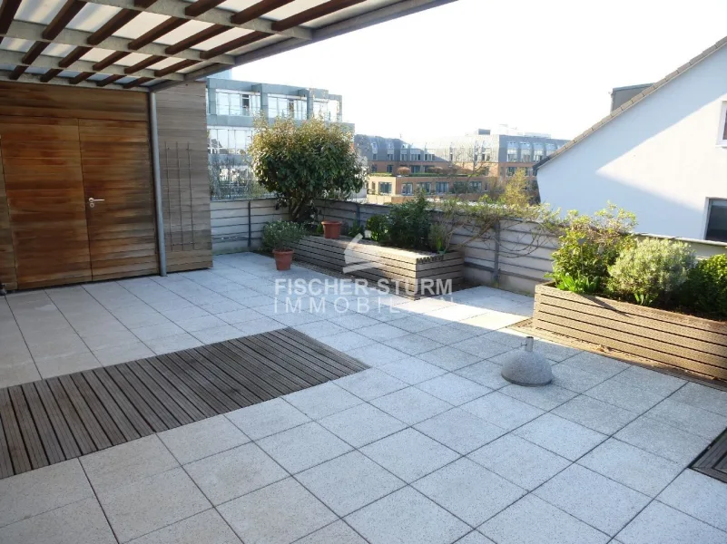 Wundervolle Dachterrasse - Wohnung mieten in Düsseldorf - Düsseldorf-Lörick: Großzügiges Penthouse (5 Zimmer) mit Dachterrasse und Einbauküche!