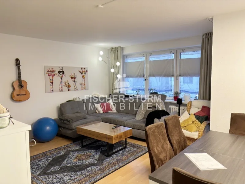 Wohnzimmer - Wohnung mieten in Düsseldorf - Düsseldorf-Heerdt! 2-Zimmer-Balkonwohnung in ruhiger Lage!