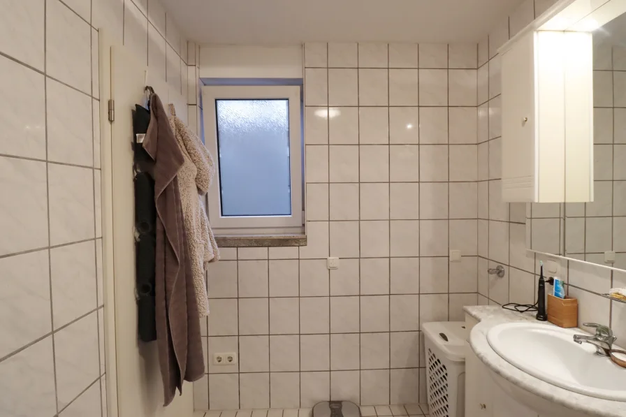 UG: Badezimmer 3