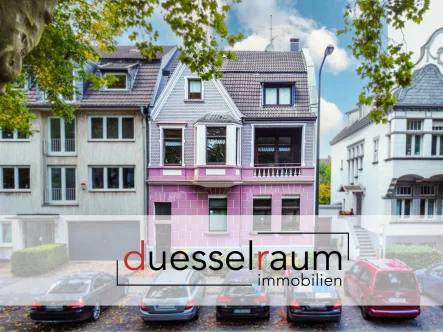 Titelbild - Haus kaufen in Düsseldorf / Eller - attraktives und vermietetes Dreifamilienhaus mit Terrasse und Garten in guter Lage