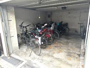 Garage links (Fahrradstellplatz)