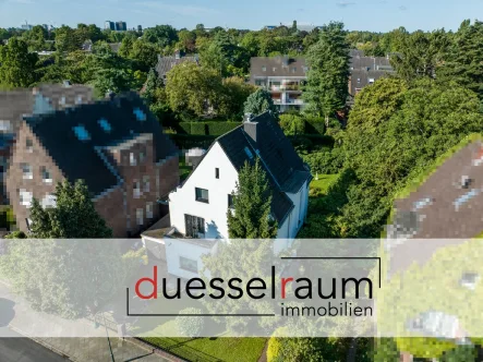 Titelbild - Haus kaufen in Düsseldorf - Düsseldorf Stockum: imposantes Anwesen in liebevolle Hände abzugeben