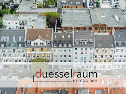 Drohnenaufnahme - Wohnung kaufen in Düsseldorf - Unterbilk: bezugsfertige Maisonettewohnung mit traumhafter Dachterrasse & Balkon in zentraler Lage