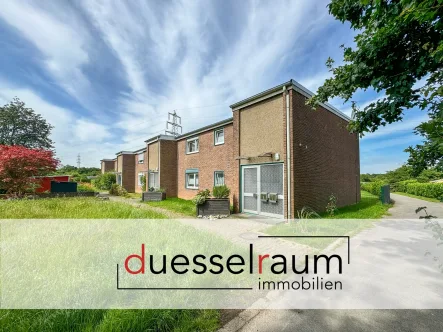 Titelbild - Wohnung kaufen in Düsseldorf / Holthausen - Holthausen: Charmante 3-Zimmer-Wohnung im 2-Familienhaus mit Gartengrundstück in ruhiger Lage