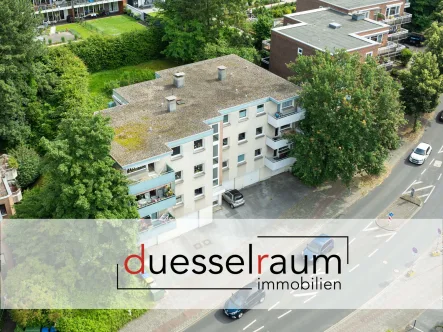 Titelbild - Haus kaufen in Düsseldorf - Unterbach: attraktives Mehrfamilienhaus mit 9 Wohneinheiten und 5 Garagen Nähe Unterbacher See