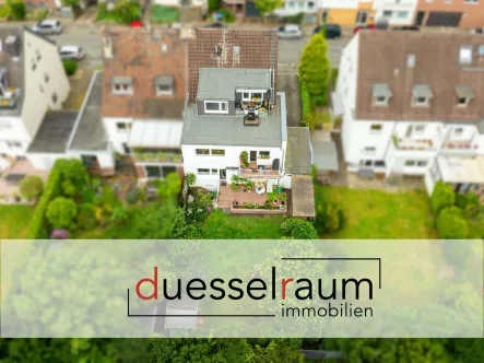 Titelbild - Haus kaufen in Düsseldorf / Unterrath - Unterrath: voll vermietetes Dreifamilienhaus mit traumhaftem Garten & Garage in ruhiger Lage