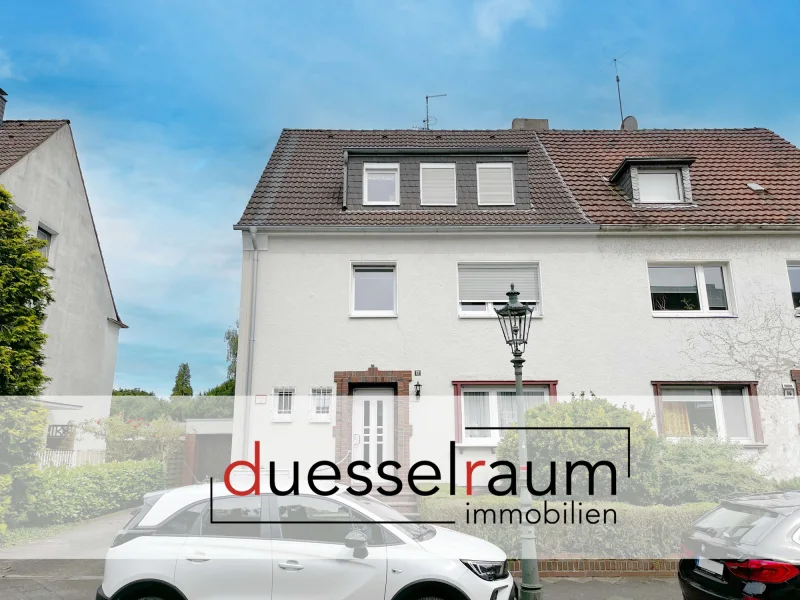 Titelbild - Haus kaufen in Düsseldorf / Unterrath - Unterrath: voll vermietetes Dreifamilienhaus mit traumhaftem Garten & Garage in ruhiger Lage