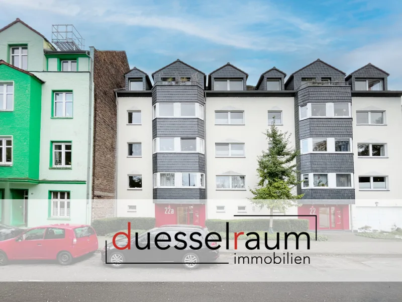 Titelbild - Wohnung kaufen in Düsseldorf / Gerresheim - Gerresheim: Ausblick ins Grüne! 3-Zimmer Dachgeschosswohnung mit zwei Balkonen in ruhiger Lage