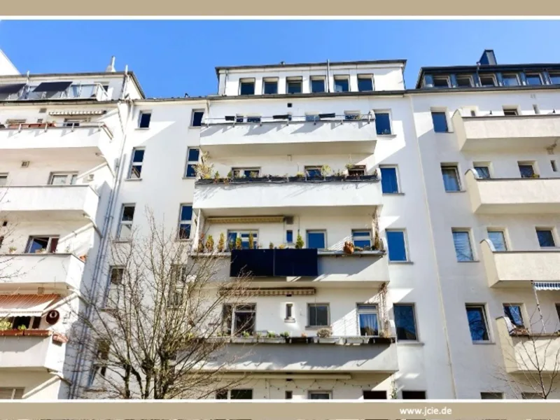  - Wohnung kaufen in Düsseldorf - Großzügige Altbauwohnung mit Charme in Düsseldorf-Düsseltal