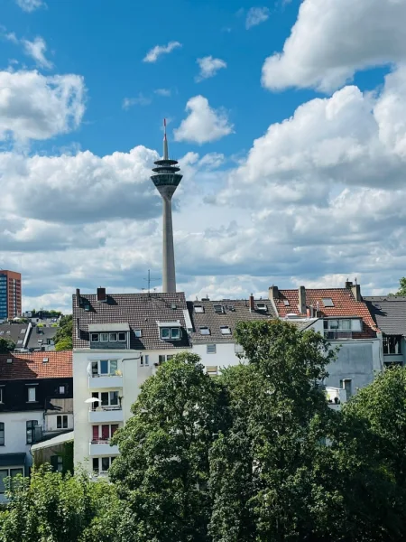  - Wohnung kaufen in Düsseldorf - Düsseldorf-Unterbilk: 2 x ETW mit gigantischer Dachterrasse!