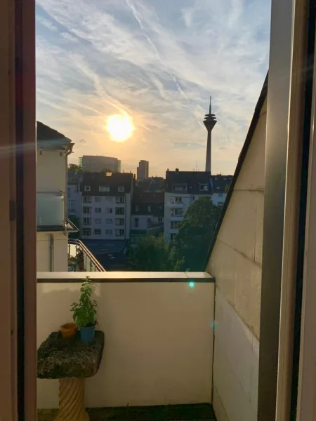  - Wohnung kaufen in Düsseldorf - Düsseldorf-Unterbilk: Eigentumswohnung mit gigantischer Dachterrasse!