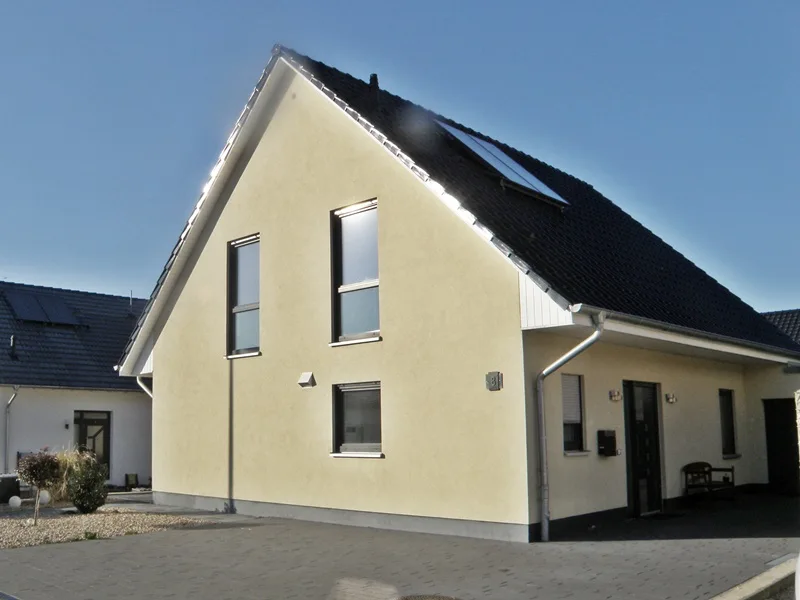 Bild1 - Haus kaufen in Euskirchen-Kuchenheim - Modernes, freistehendes Einfamilienhaus