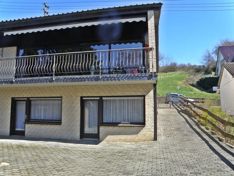 Zufahrt zur unteren Terrasse