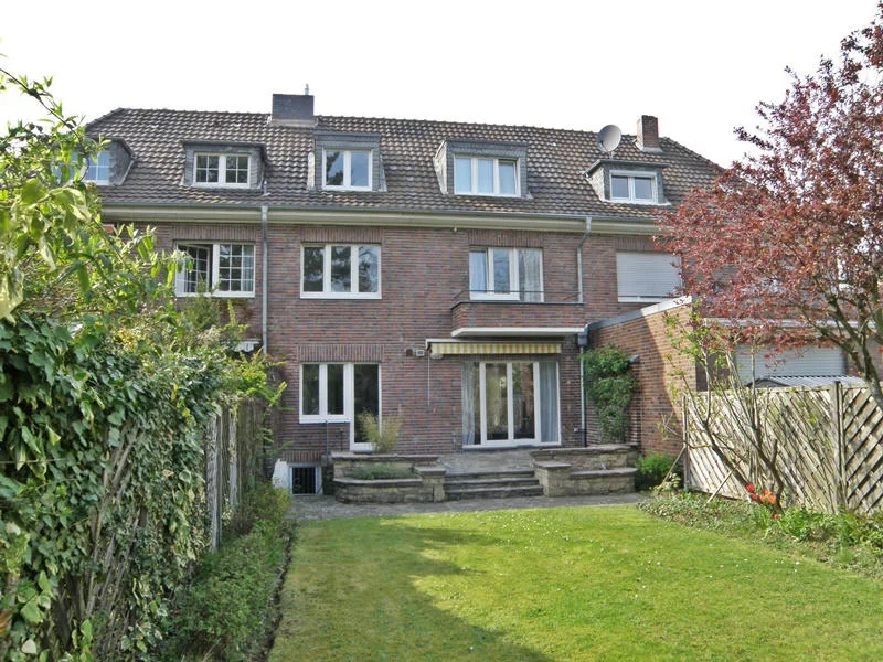 Bild1 - Haus kaufen in Euskirchen-Innenstadt - Stilvoll saniertes Stadthaus der 1930-er Jahre mit ruhigem Garten in der Euskirchener Südstadt