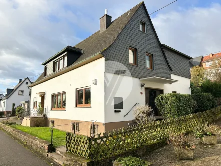 Ansicht Hausnr.7 - Haus kaufen in Föhren - Großes Zweifamilien-/Doppelhaus mit Garagen und separatem Gartengrundstück