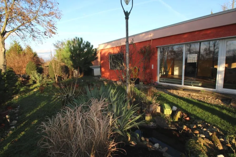 Ansicht vom Garten - Haus kaufen in Frankenthal - Bungalow in ruhiger, grüner Umgebung mit hohem Freizeitwert - WS 4107