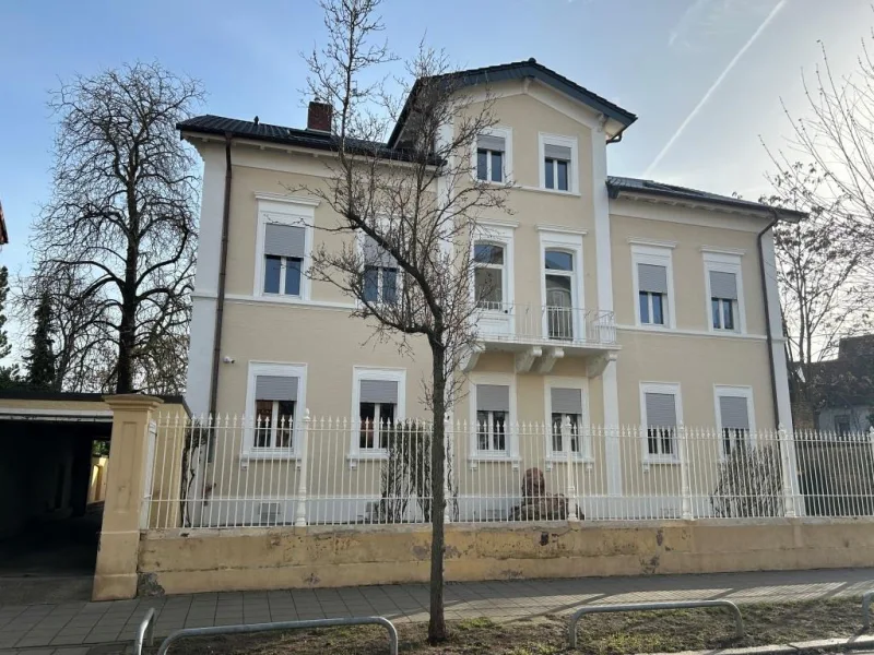 Außenansicht - Haus kaufen in Frankenthal - Hochwertig sanierte Traumvilla auf riesigem Grundstück inmitten der Stadt - WS 4144