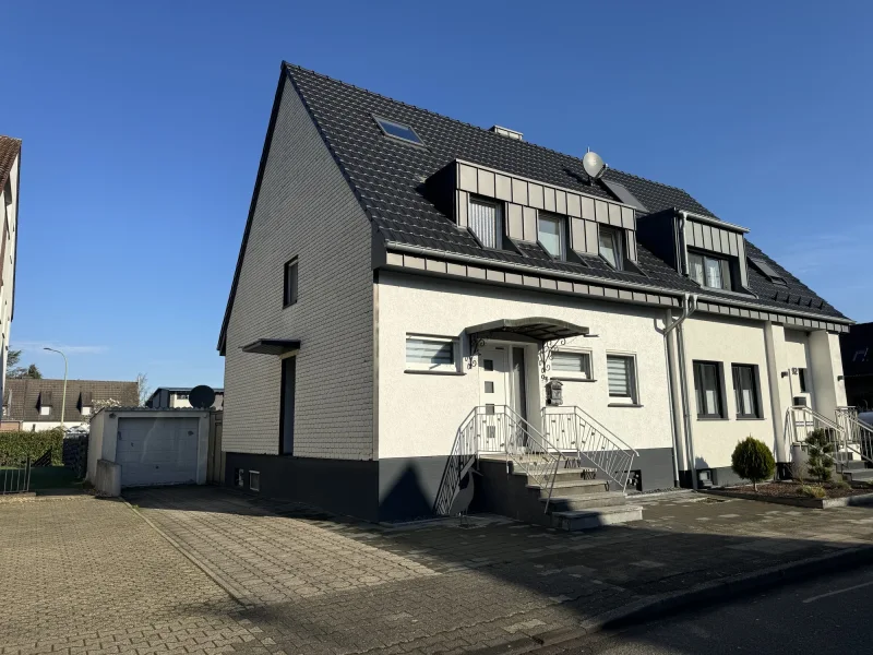 Aussenansicht - Haus kaufen in Merzenich - Merzenich: Gepflegtes 1-Fam-Haus mit Garage und mind. 2 Parkplätzen. Bezugsfrei !