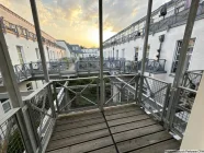 Balkon mit Sonnenuntergang