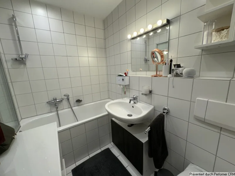 Badezimmer mit Wanne