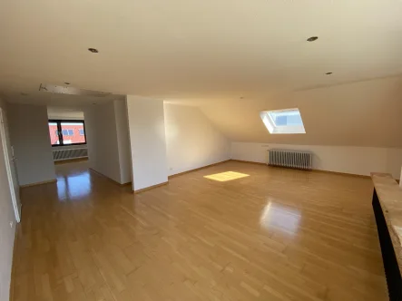 Wohnzimmer - Wohnung kaufen in Gütersloh - Moderne Eigentumswohnung im Dachgeschoss in Gütersloh-Sundern