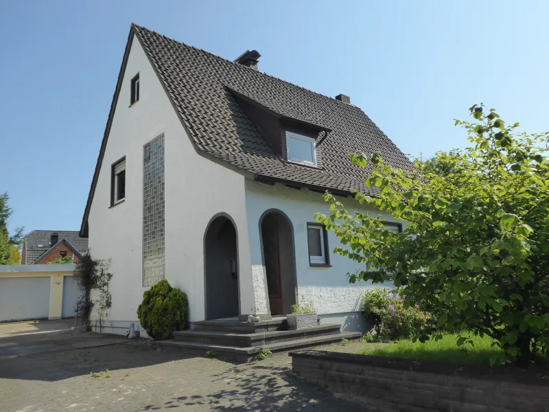 Titelbild - Haus kaufen in Bielefeld - Wohnhaus für Handwerker mit Möglichkeit einer Hinterbebauung in Bielefeld-Jöllenbeck