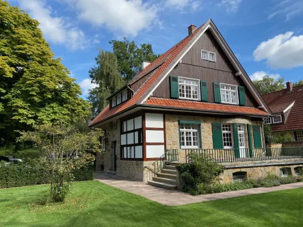 Titelbild - Haus mieten in Gütersloh - Einzigartiges Einfamilienhaus im Stadtpark von Gütersloh!