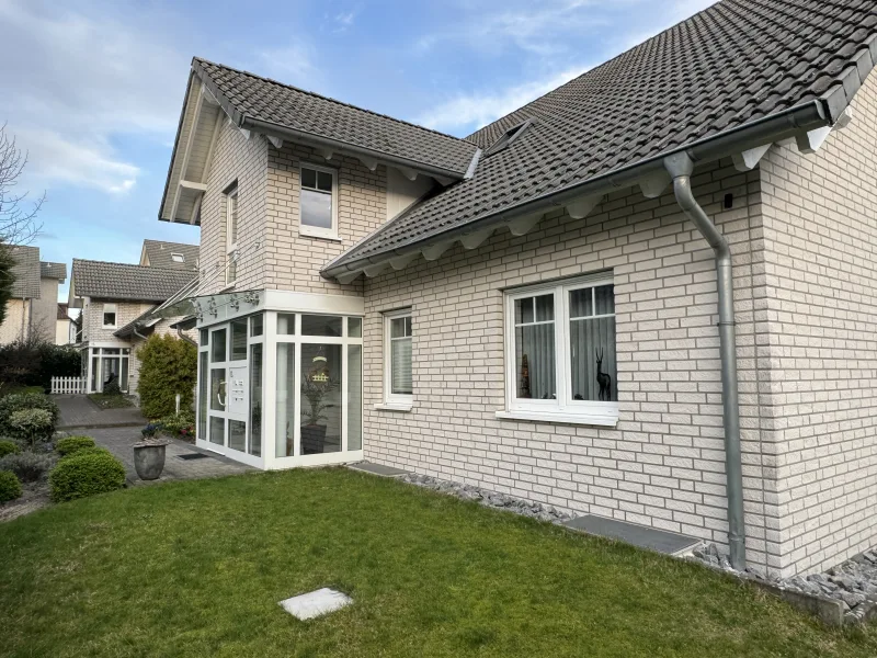 Außenansicht - Wohnung kaufen in Bielefeld - Großzügige und gepflegte Maisonette-Wohnung in Bielefeld-Brackwede