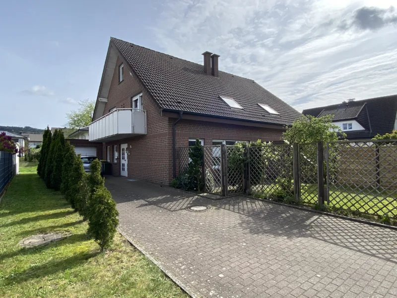 Titelbild - Haus kaufen in Steinhagen - Zwei Doppelhaushälften - Solide Kapitalanlage in Steinhagen