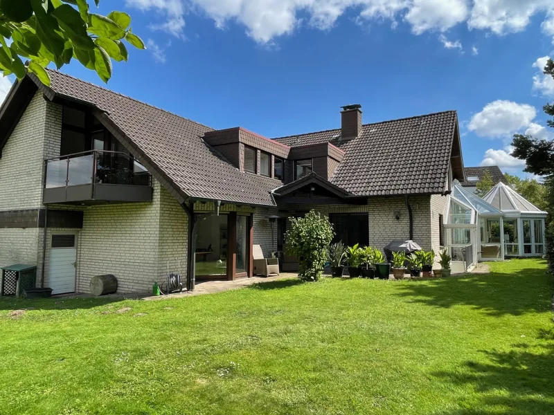 Ansicht - Haus kaufen in Bielefeld - Großzügiges Einfamilienhaus in Bielefeld-Hoberge