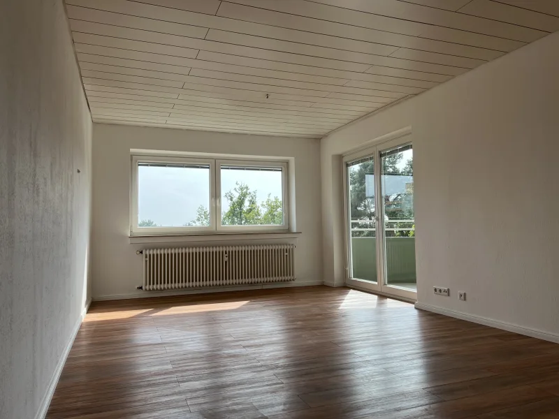 Wohnzimmer - Wohnung kaufen in Bielefeld - Für den Einzug bereit - 2 ZKB-Eigentumswohnung mit toller Aussicht in Bielefeld Senne