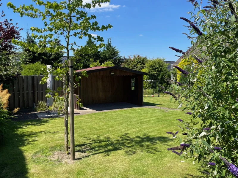 Schöner Garten_Genug Platz - und hinten kann gebaut werden