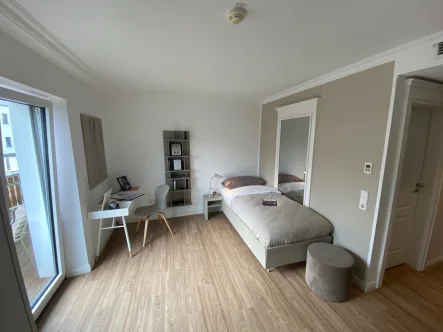 Wohnbereich - Wohnung mieten in Bielefeld - Renoviert und möbliert - Apartment am Obersee