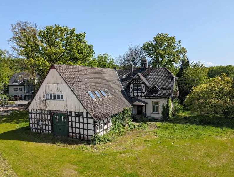 Ansicht - Haus kaufen in Bielefeld - Denkmalgeschütztes Fachwerk-Anwesen am Obersee in Bielefeld-Schildesche