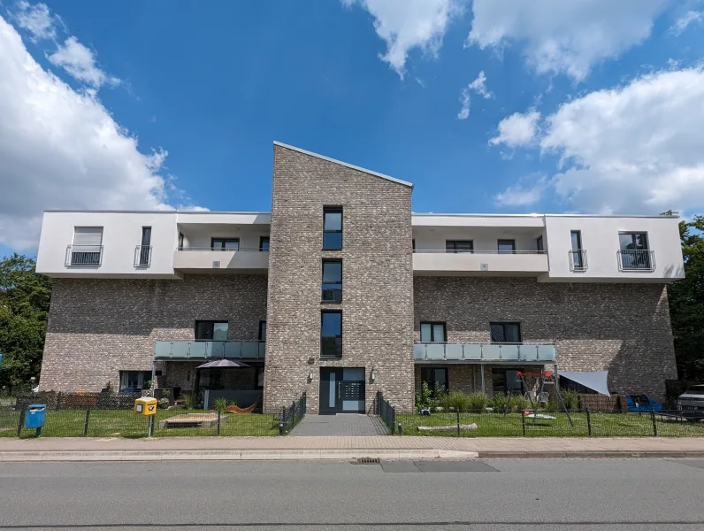 Außenansicht - Wohnung mieten in Bielefeld - Wohnen im ehemaligen Bunker - 2-ZKB-Maisonettewohnung in Bielefeld-Stieghorst