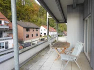 Die große und teilüberdachte Dachterrasse