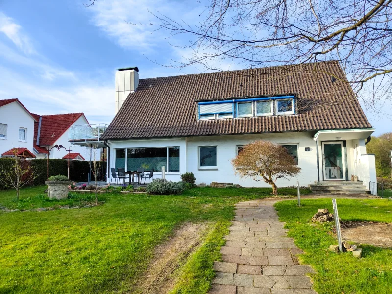 Hausfrontansicht - Haus kaufen in Hagen - Traumhafte Lage mit Blick ins Grüne! Freistehendes Einfamilienhaus  mit 1.234 m² großem Grundstück