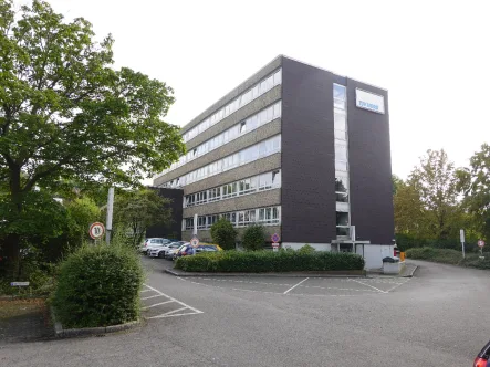 Ausreichend Parkplätze sind vorhanden - Büro/Praxis mieten in Hagen - Neuer Firmenstandort in zentraler Lage von Hagen gesucht? Flächen ab ca. 100 m² anmietbar