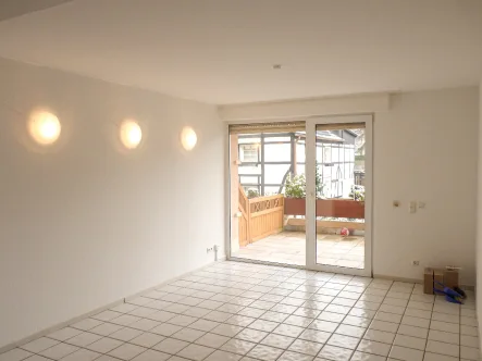 Wohn- Schlafbereich - Wohnung kaufen in Hagen - Vermietetes Single- Appartement mit EG und großem Balkon im Herzen von HA Hohenlimburg-Elsey