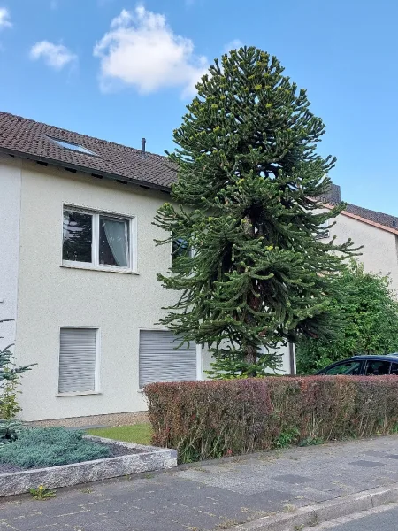 Die Frontansicht des 2-Fam.-Hauses - Wohnung kaufen in Hagen - Außergewöhnliche ETW über 2 Ebenen in Hohenlimburg-Reh, 4SZ, Kamin, Parkett, Top Bäder, neuw. Küche!