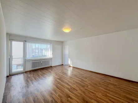 Wohnzimmer - Wohnung mieten in Hagen - 3-Zimmer-Wohnung mit 75m², Balkon und Tageslichtbad in Hagen-Kabel