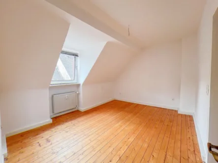 Wohnzimmer - Wohnung mieten in Hagen - Schöne ca. 57m² 2-Zimmer-Dachgeschoss-Wohnung mit Blick über die Hagener Innenstadt