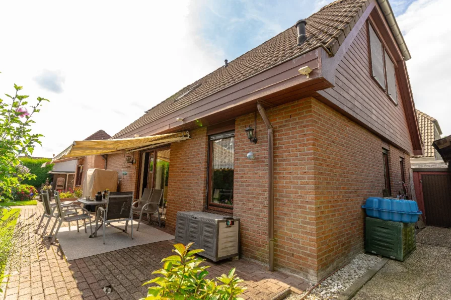 Terrassenansicht - Haus kaufen in Iserlohn - 154 m² großes Einfamilienhaus mit 6 Schlafzimmern, Garage und Carport in bevorzugter Wohnlage