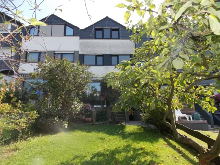 Blick in den Garten - Haus kaufen in Hagen - Familien aufgepasst! 150 m² großes Reihenmittelhaus mit 5 Zimmer, 2 Bädern,Terrasse und Garten