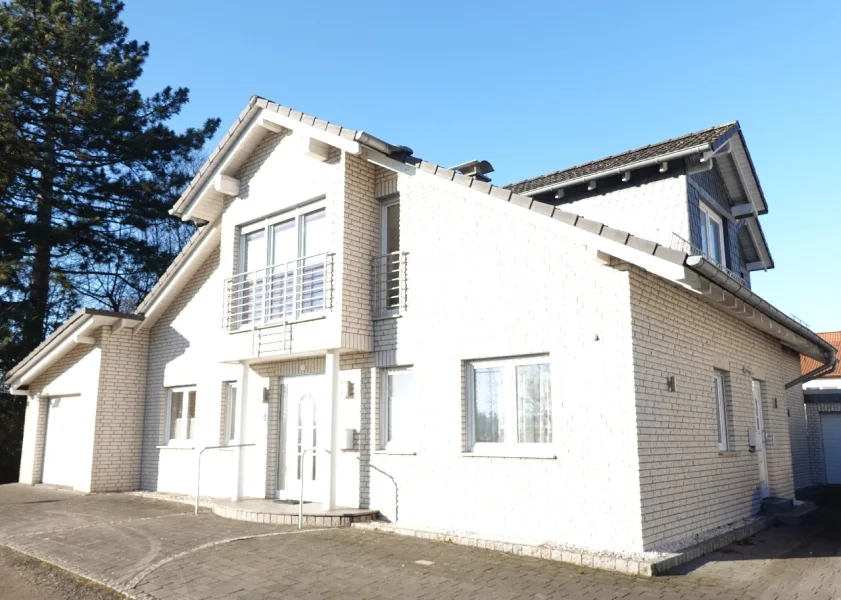 Großzügiges Zweifamilienhaus - Haus kaufen in Hagen - Ca. 250 m² großes und modern ausgestattetes Zweifamilienhaus mit separaten Eingängen 