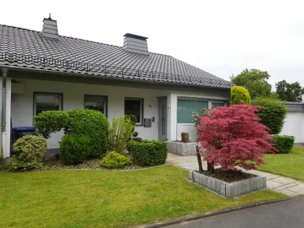 Eingangsbereich mit Vorgarten - Haus kaufen in Schwelm - Großzügiges individuelles Einfamilienhaus mit großer teilüberdachter Terrasse und herrlichem Garten